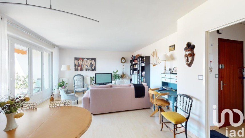 Apartment 5 rooms of 98 m² in La Rochelle (17000)