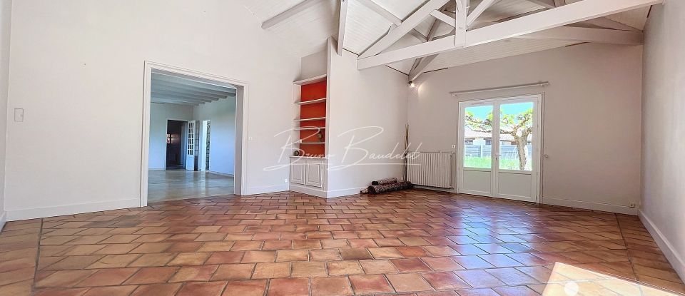 Traditional house 6 rooms of 160 m² in Créon (33670)