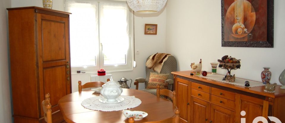 House 3 rooms of 65 m² in Plévin (22340)