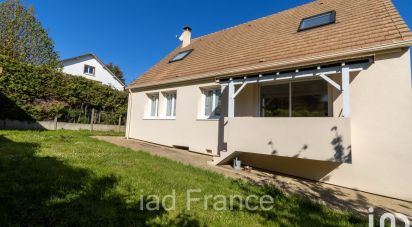 House 6 rooms of 144 m² in Aubergenville (78410)