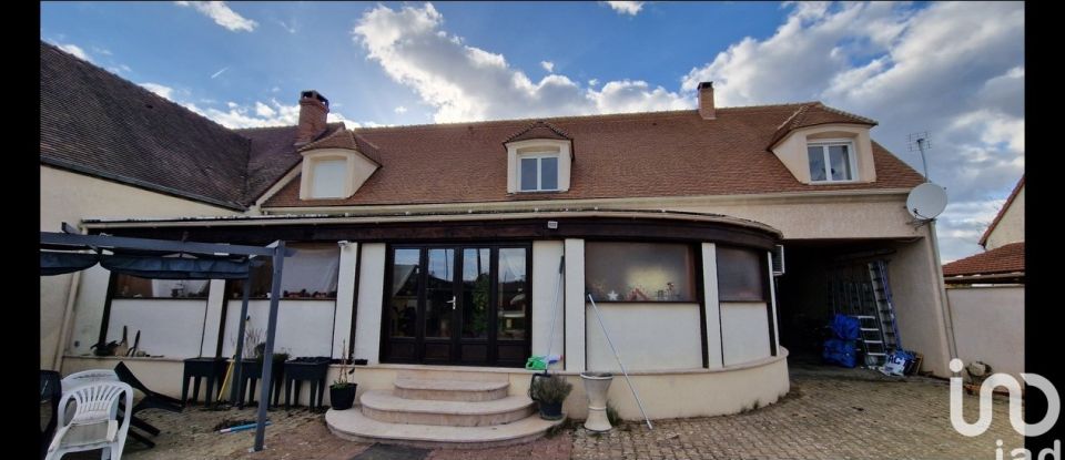 House 6 rooms of 155 m² in Solers (77111)