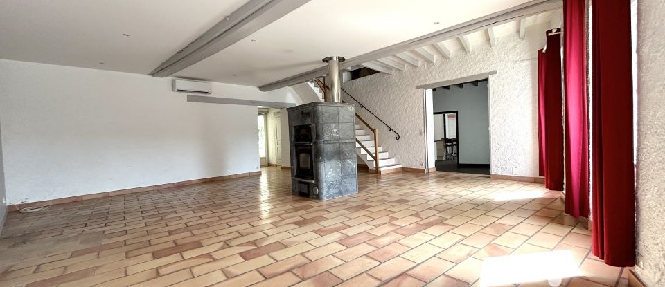 Maison traditionnelle 7 pièces de 200 m² à Guigneville (45300)
