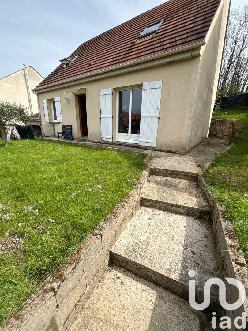 House 6 rooms of 100 m² in Souppes-sur-Loing (77460)