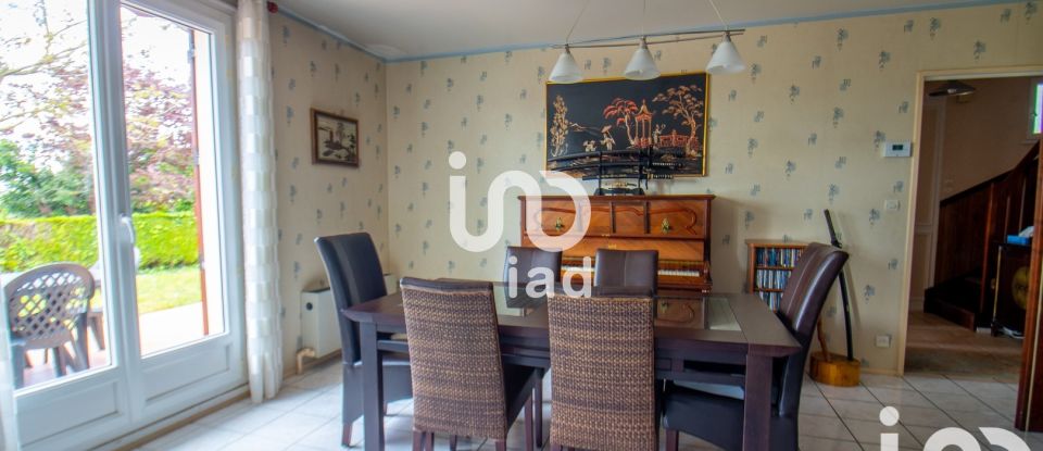 Traditional house 7 rooms of 147 m² in Mantes-la-Ville (78711)