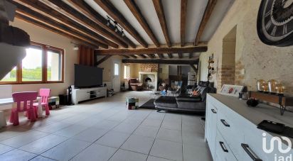 House 8 rooms of 242 m² in Neuillé-le-Lierre (37380)