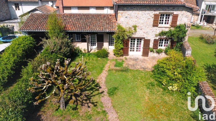 House 4 rooms of 96 m² in Chabanais (16150)