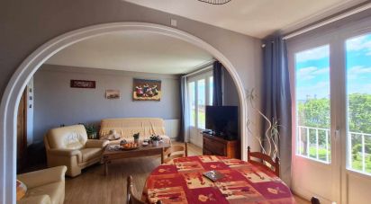 Apartment 3 rooms of 73 m² in La Rochelle (17000)
