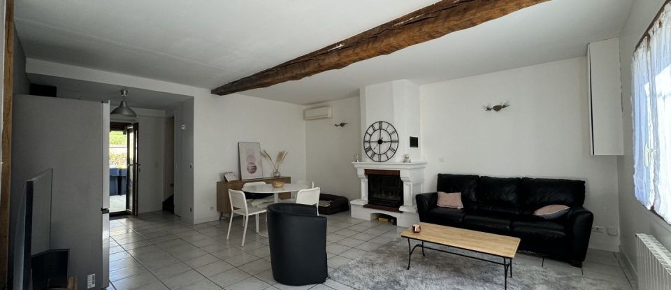 House 5 rooms of 117 m² in Villeneuve-sur-Bellot (77510)
