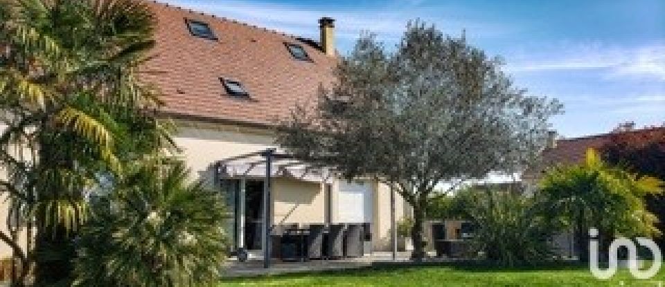 House 8 rooms of 165 m² in Angerville (91670)