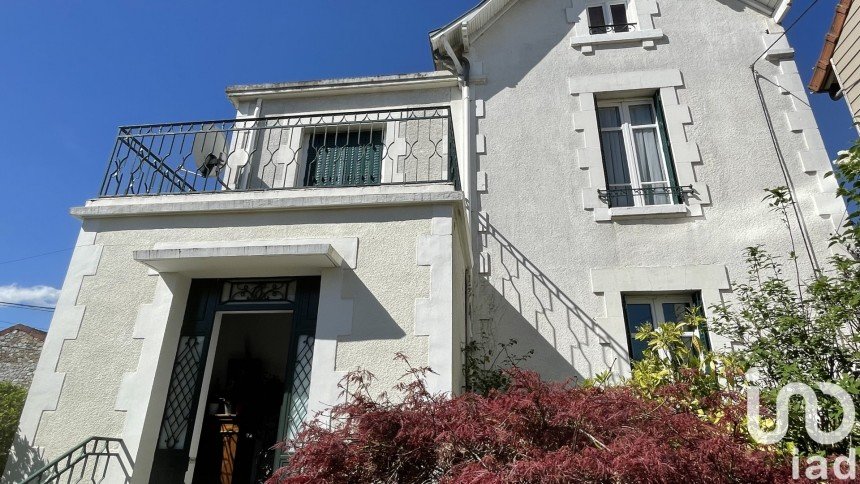 Mansion 8 rooms of 190 m² in Limoges (87000)