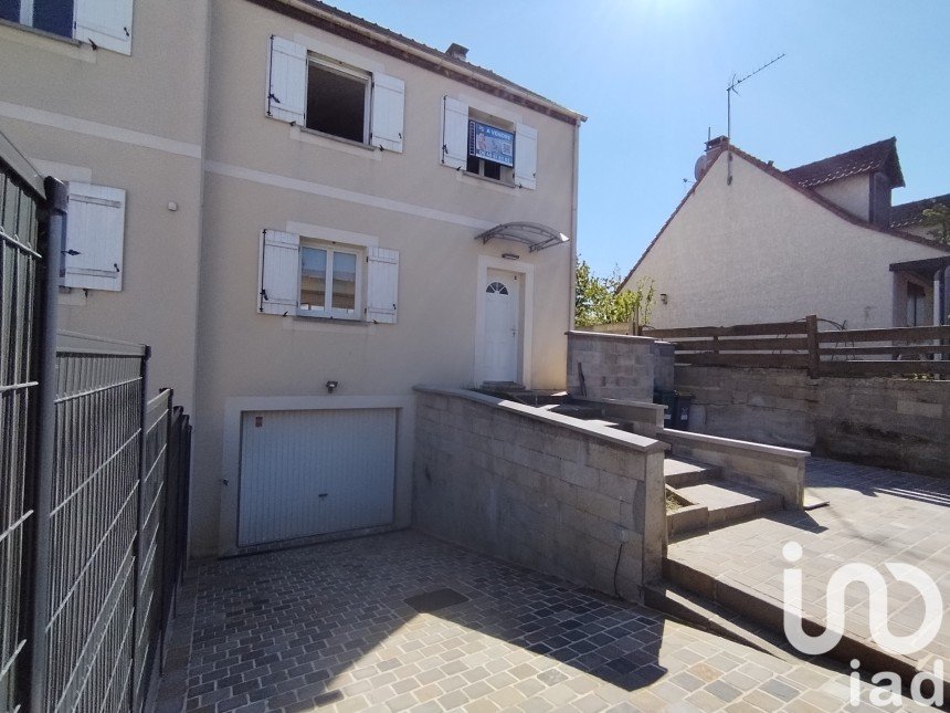 House 4 rooms of 77 m² in Mennecy (91540)