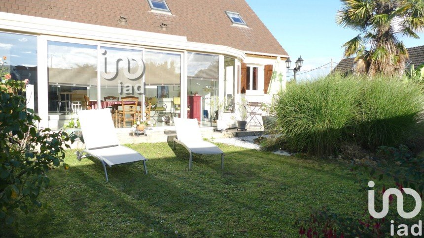 Traditional house 7 rooms of 130 m² in Le Plessis-Belleville (60330)