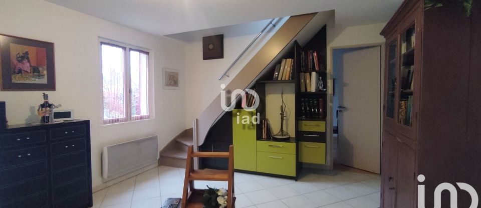 Traditional house 7 rooms of 130 m² in Le Plessis-Belleville (60330)
