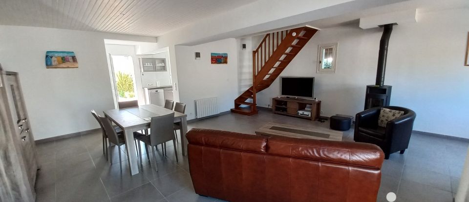 Traditional house 7 rooms of 116 m² in Saint-Denis-d'Oléron (17650)