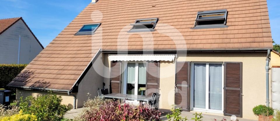 House 5 rooms of 134 m² in Désertines (03630)