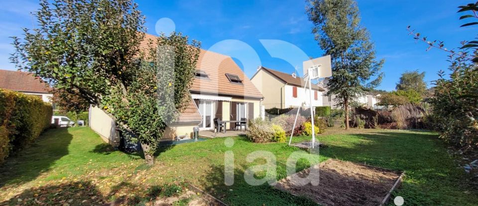 House 5 rooms of 134 m² in Désertines (03630)