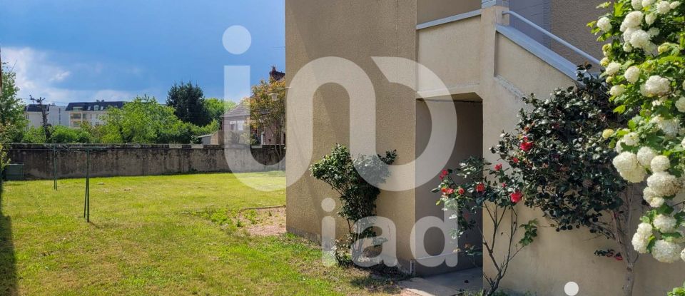 House 5 rooms of 132 m² in Montluçon (03100)
