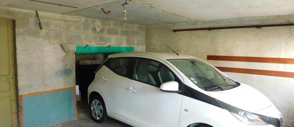 Parking of 70 m² in Lavault-Sainte-Anne (03100)