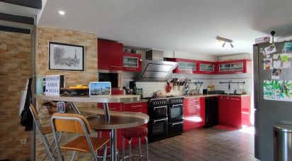 Town house 5 rooms of 146 m² in Tonnay-Charente (17430)