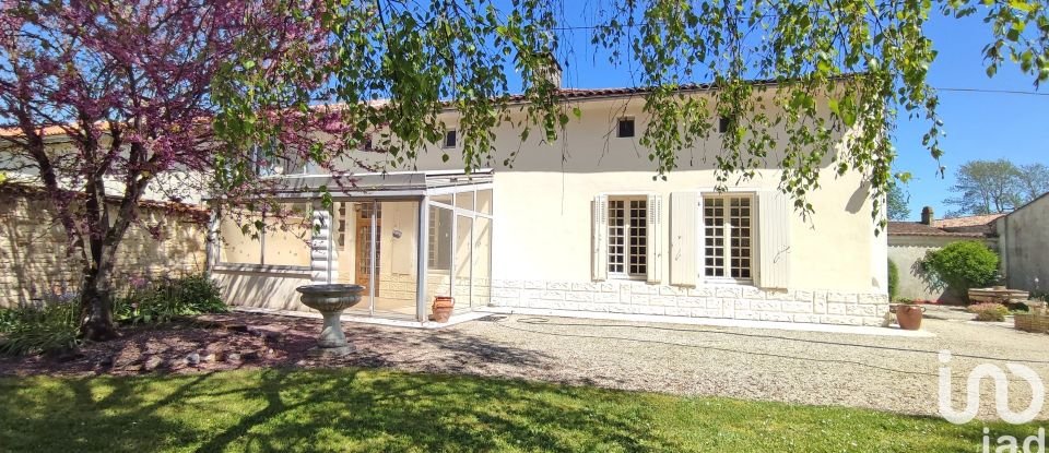 Village house 4 rooms of 127 m² in Sonnac (17160)