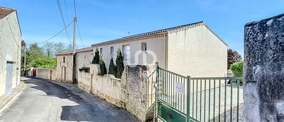 Traditional house 12 rooms of 400 m² in Saint-Seurin-de-Cadourne (33180)