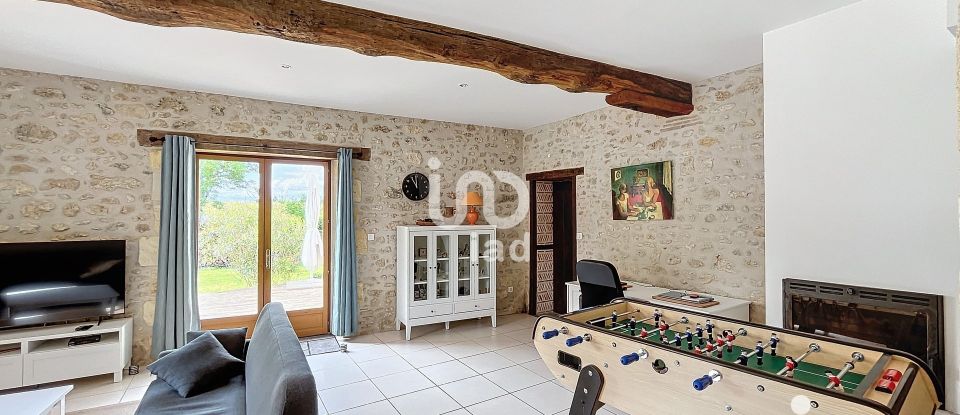 Traditional house 12 rooms of 400 m² in Saint-Seurin-de-Cadourne (33180)
