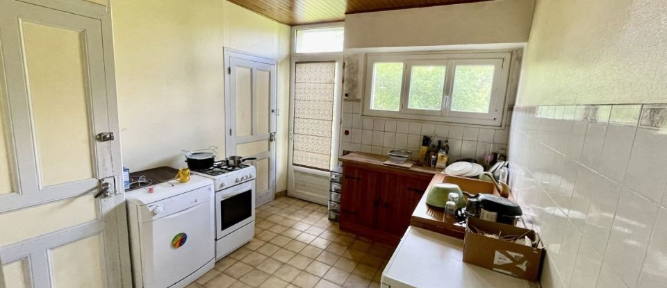 House 5 rooms of 106 m² in Laniscat (22570)