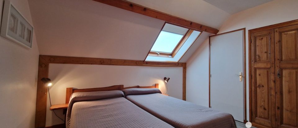 Lodge 14 rooms of 354 m² in Saurier (63320)