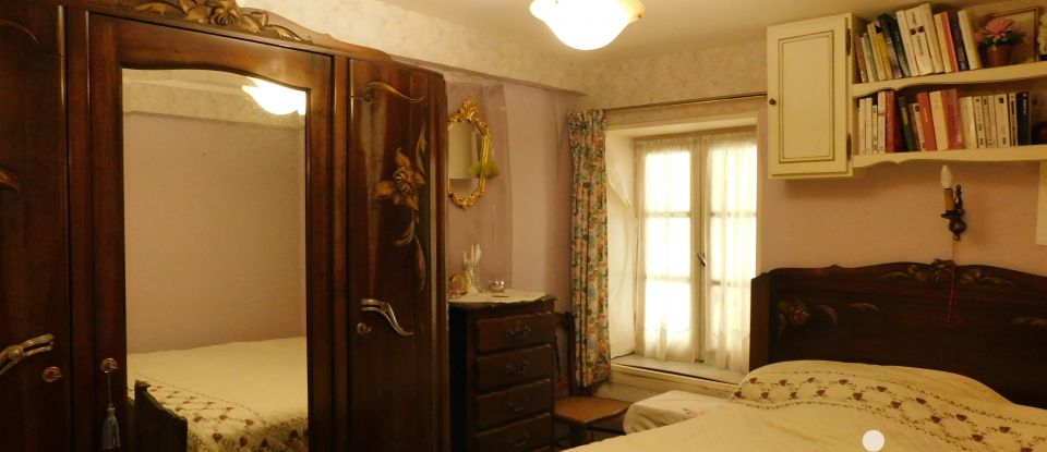 Traditional house 6 rooms of 90 m² in Lavault-Sainte-Anne (03100)