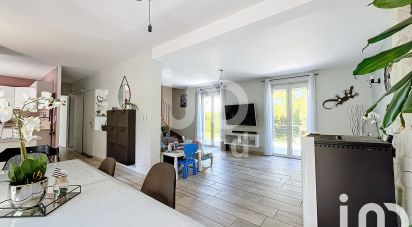 Maison traditionnelle 8 pièces de 120 m² à Plessis-Saint-Benoist (91410)