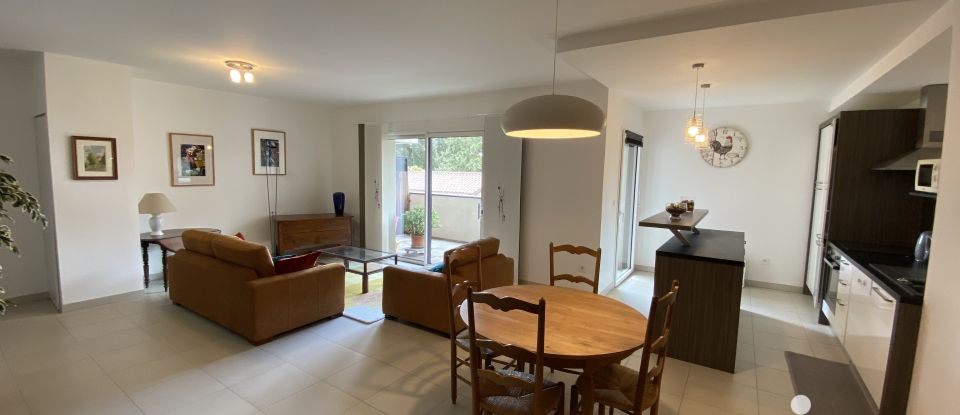 Apartment 3 rooms of 84 m² in Les Herbiers (85500)