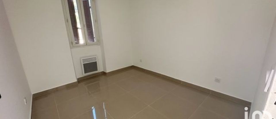 Appartement 3 pièces de 32 m² à - (13830)