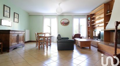 Traditional house 6 rooms of 110 m² in Magny-les-Hameaux (78114)