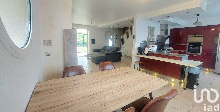 Maison 6 pièces de 130 m² à Sortosville-en-Beaumont (50270)