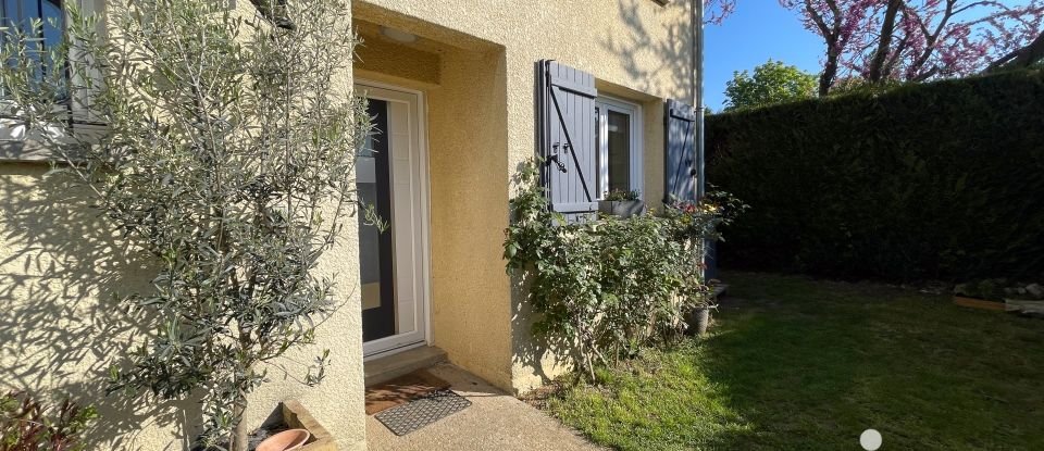 House 5 rooms of 103 m² in Marolles-en-Brie (94440)
