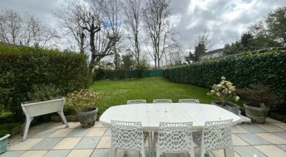 House 5 rooms of 115 m² in Montigny-le-Bretonneux (78180)