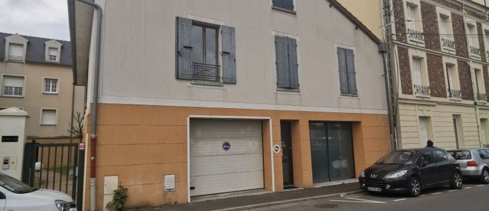 Commercial walls of 127 m² in Corbeil-Essonnes (91100)