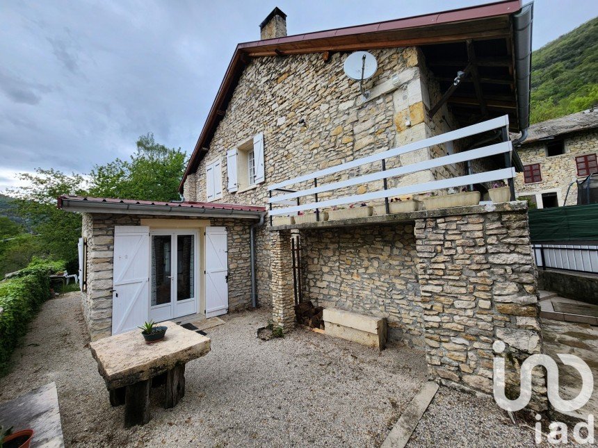 Village house 4 rooms of 65 m² in Cheignieu-la-Balme (01510)