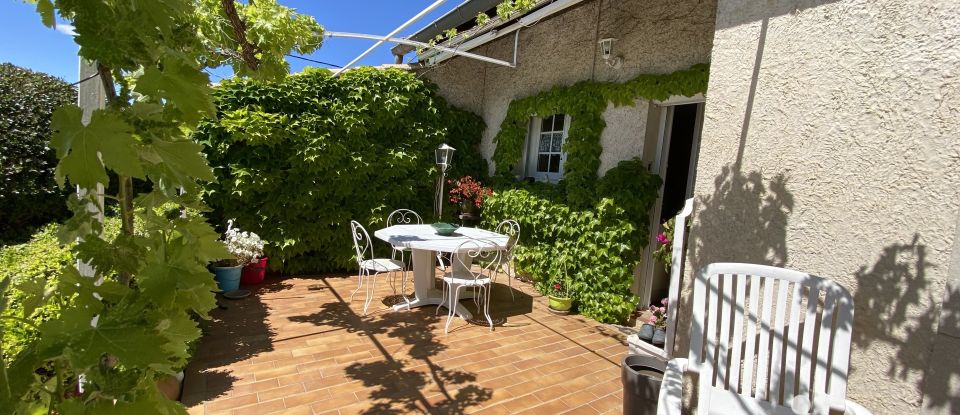 Traditional house 4 rooms of 105 m² in Pélissanne (13330)