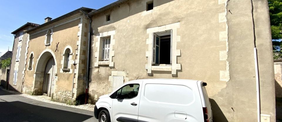 Building in Mirebeau (86110) of 250 m²
