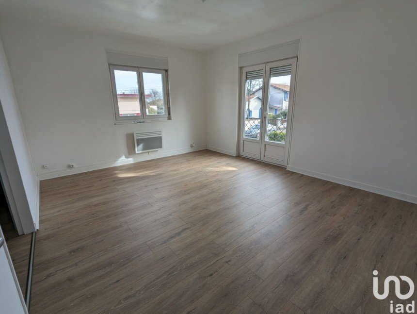 Apartment 3 rooms of 56 m² in Villenave-d'Ornon (33140)