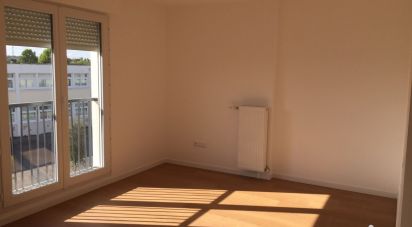 Apartment 1 room of 38 m² in Villiers-le-Bel (95400)