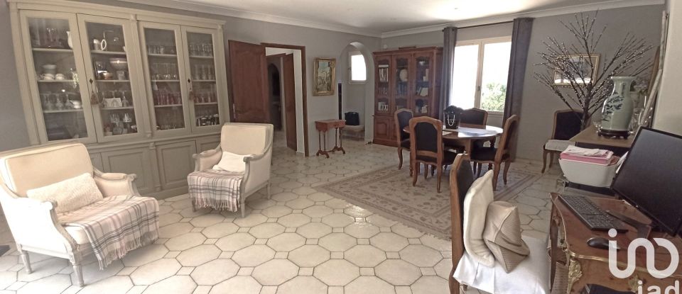 Traditional house 6 rooms of 200 m² in Puget-sur-Argens (83480)
