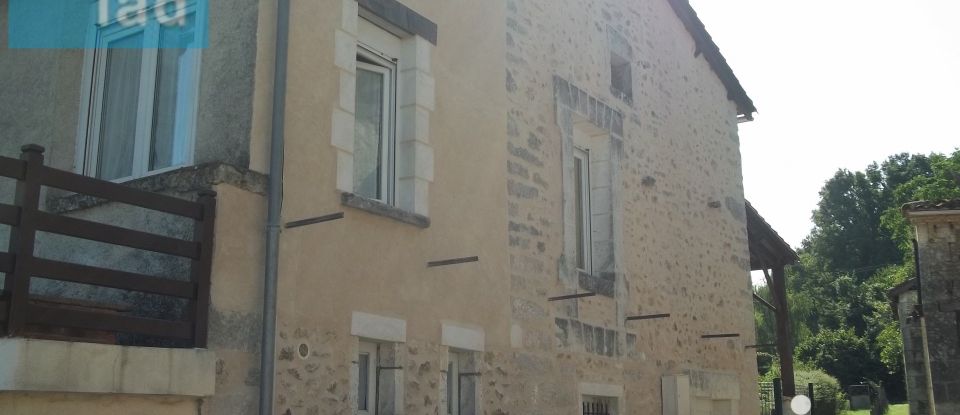 Maison de village 5 pièces de 145 m² à Lussas-et-Nontronneau (24300)