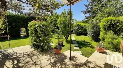 Traditional house 5 rooms of 167 m² in L'Isle-sur-la-Sorgue (84800)