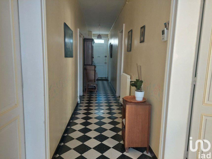 House 6 rooms of 212 m² in Castillon-la-Bataille (33350)