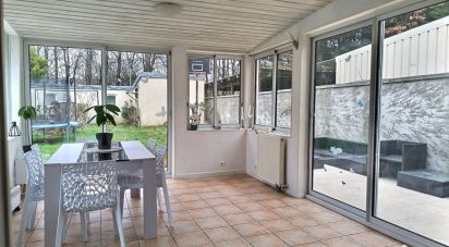 House 6 rooms of 173 m² in Mandres-les-Roses (94520)
