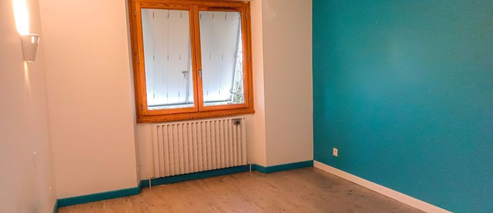 House 10 rooms of 337 m² in Saint-Martin-du-Puy (33540)