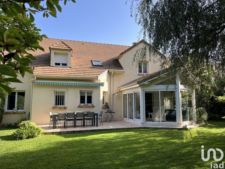 House 8 rooms of 183 m² in Saint-Pierre-du-Perray (91280)