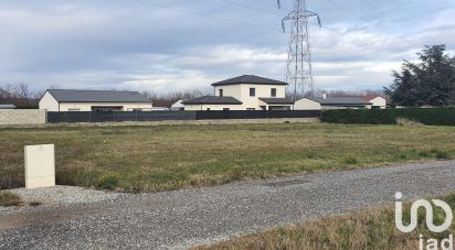 Terrain de 2 361 m² à Beaumont-Monteux (26600)